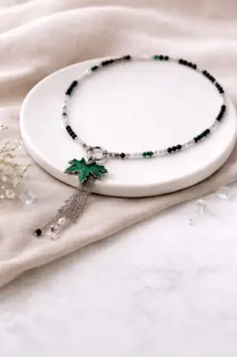 Náhrdelník s listem, malachit a perla – handmade