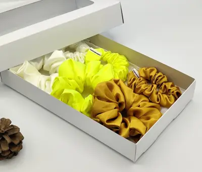 Scrunchies gumičky saténové ve žluté barvě - 6ks