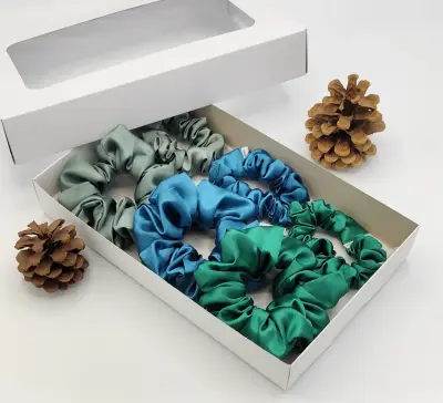 Scrunchies gumičky saténové v tmavě zelené - 6ks
