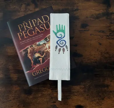 Vyšívaná záložka do knihy ruka tlapka