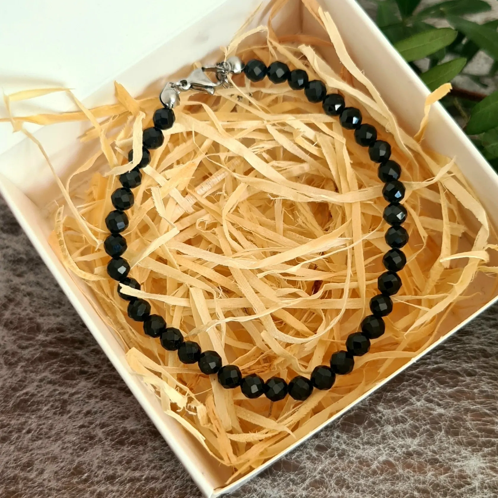 Náramek - broušený Černý spinel 3