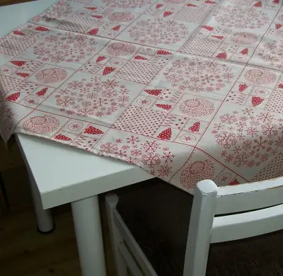 ČERVENÉ NA BÉŽOVÉ - ČTVEREC