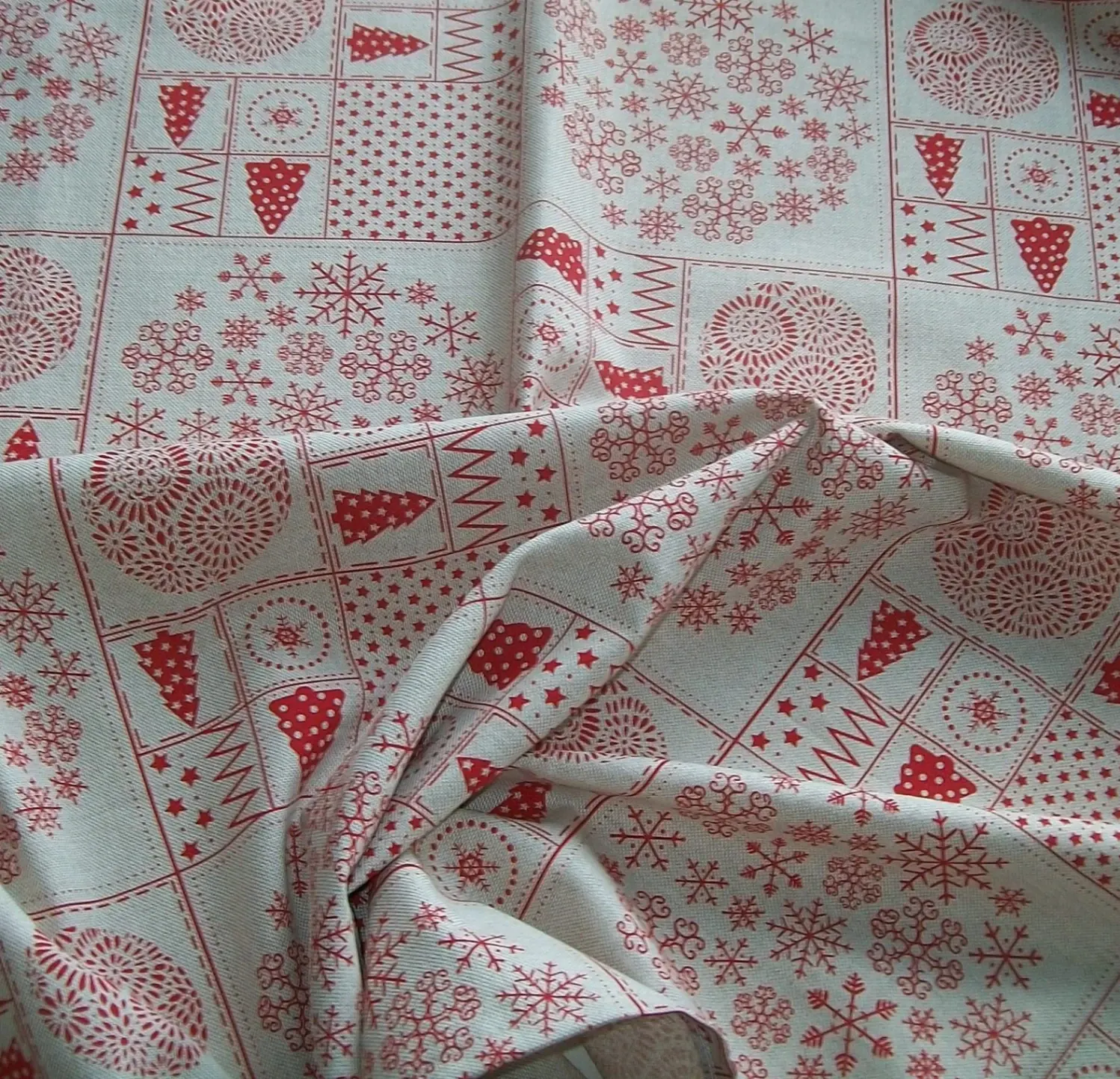 ČERVENÉ NA BÉŽOVÉ - ČTVEREC 2